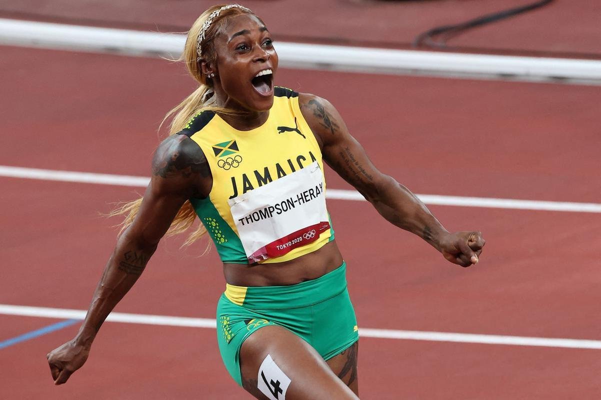 Fotos espetaculares da vitria da jamaicana Elaine Thompson-Herah nos 100m rasos dos Jogos Olmpicos de Tquio com o tempo de 10s61. A velocista quebrou o recorde olmpico e comandou o pdio jamaicano ao lado de Ann Fraser-Pryce, prata, e Shericka Jackson, bronze.
