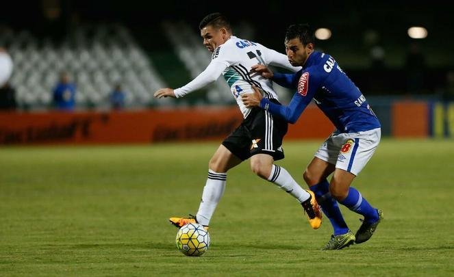 Imagens da partida entre Coritiba e Cruzeiro, no Couto Pereira, em Curitiba, pela primeira rodada do Campeonato Brasileiro