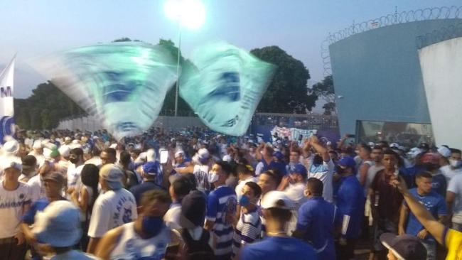 Torcedores do Cruzeiro cobram renúncia de Sérgio Rodrigues