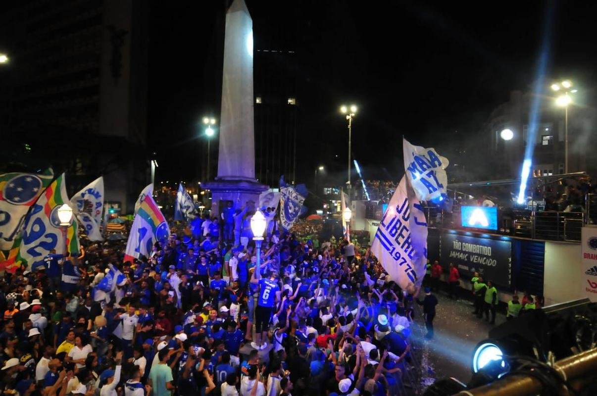 Festa do Cruzeiro na Praa 7 de Setembro, em Belo Horizonte, em comemorao ao acesso  Srie A do Campeonato Brasileiro de 2023