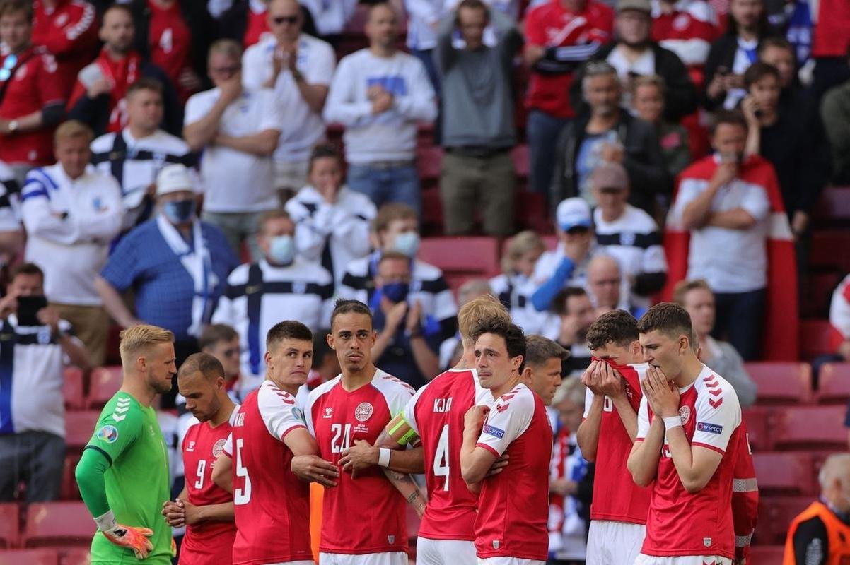 Reao de companheiros, esposa, adversrios e torcedores aps queda de Eriksen