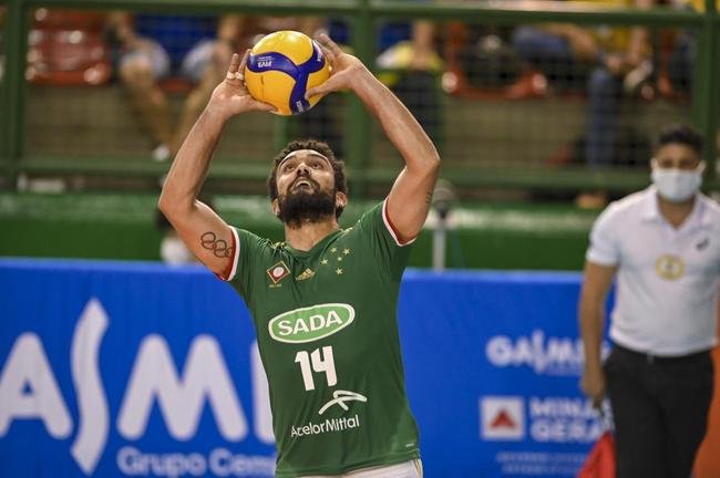 Cruzeiro se garantiu na decis�o do Sul-Americano de V�lei ao bater os argentinos do Policial Voley por 3 sets a 0, neste s�bado (5), no Gin�sio do Riacho, em Contagem. As parciais foram de 25/20, 29/27 e 25/16