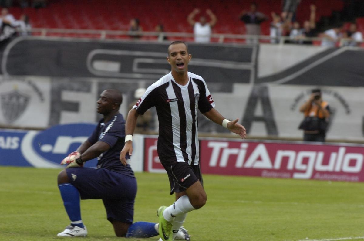 Semifinal do Campeonato Mineiro de 2009: Atltico venceu o Rio Branco no primeiro jogo, como visitante, por 2 a 0, e no segundo jogo, como mandante, por 1 a 0. Os dois jogos foram realizados no Mineiro.