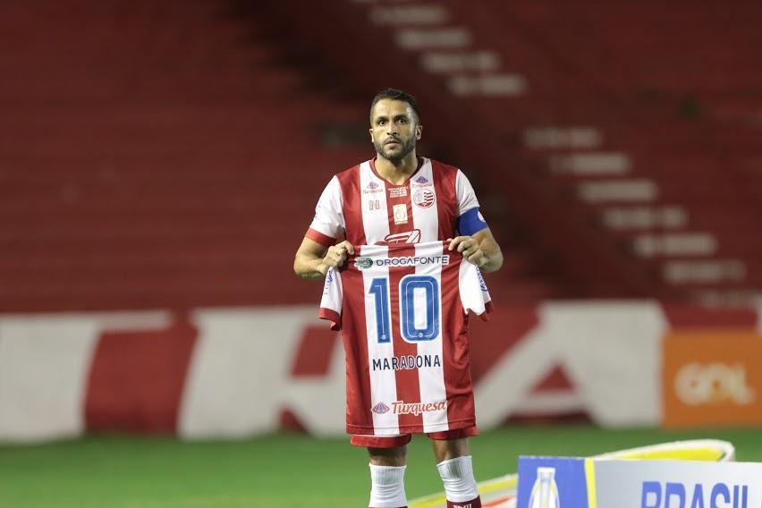 Nutico pressiona na segunda etapa, mas no consegue marcar gol em casa e fica no 0 a 0 com o Vitria. Alvirrubros ao menos impediram crescimento de sequncias de derrotas diante de rival direto na briga contra o rebaixamento