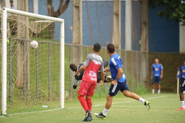Com gol de Judivan e sob olhares dos membros do Ncleo Dirigente Transitrio, Raposa bateu o Bugre por 1 a 0