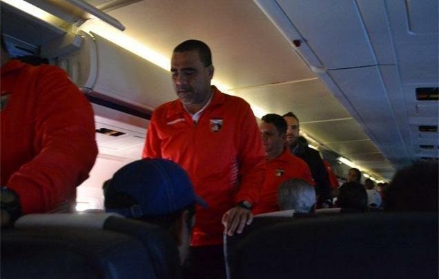 Imagens do embarque do Deportivo Lara para Belo Horizonte