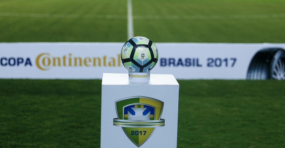 Imagens do jogo entre Volta Redonda e Cruzeiro, pela Copa do Brasil, no Estdio Raulino de Oliveira