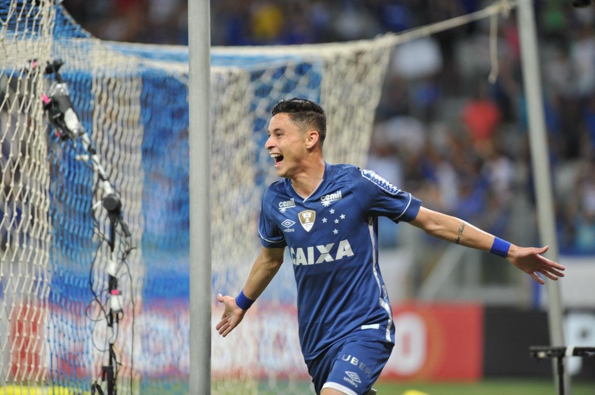 Lateral-esquerdo do Cruzeiro em 2017, Diogo Barbosa teve grande desempenho e foi campeo da Copa do Brasil. Com a camisa celeste, foram 60 jogos, dois gols marcados e nove assistncias. Essa foi a melhor temporada da carreira do lateral.