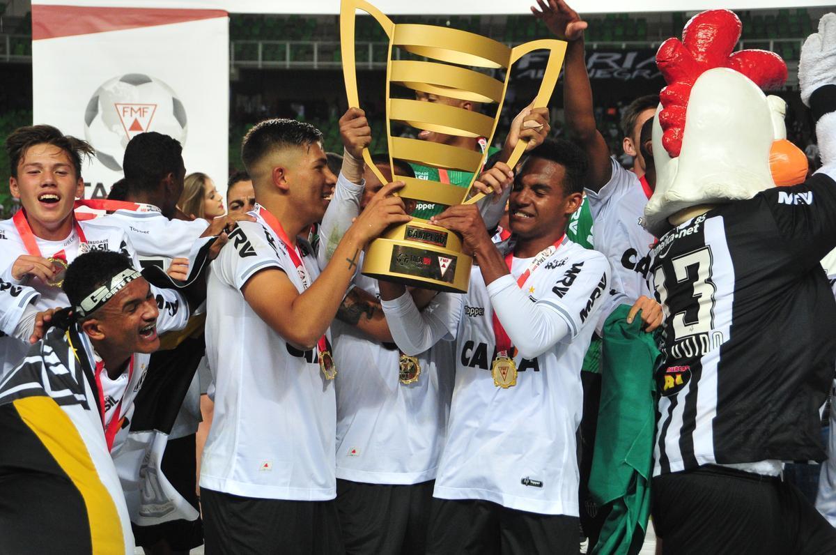 Galinho vence o Fluminense por 3 a 1, de virada, no Independncia, e conquista a Taa BH