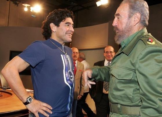 Maradona com Fidel Castro em outubro de 2005 durante gravação de entrevista para um programa da TV argentina