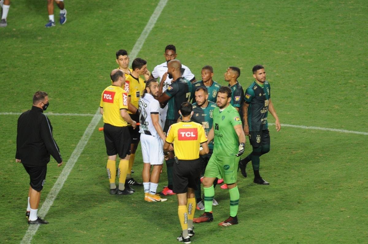 Amrica x Ponte Preta: veja fotos do jogo no Independncia