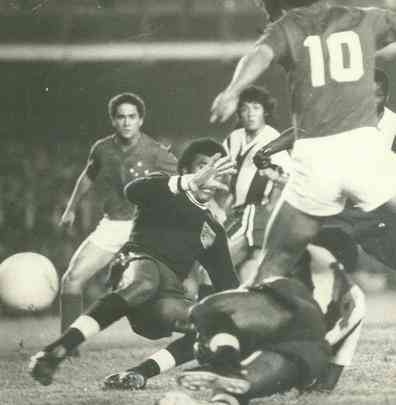 20/maio/1976 - Cruzeiro 7 x 1 Alianza Lima-PER - Fase semifinal - Palhinha marcou hat-trick e dividiu noite artilheira com Jairzinho, autor de quatro gols sobre os peruanos