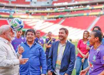Presidente foi até o treino da seleção em Brasília antes da última partida da equipe no país na preparação para a Copa do Mundo