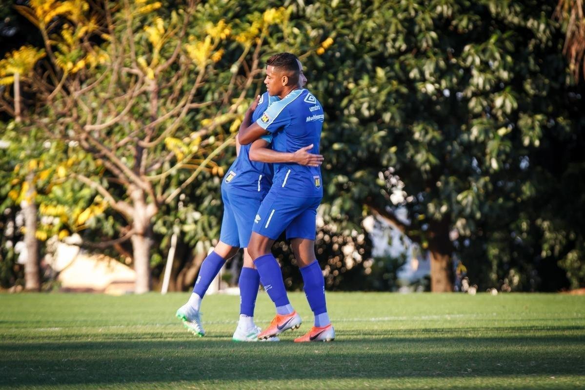 Fotos da vitria do Cruzeiro sobre o Inter de Minas por 2 a 0, neste sbado, na Toca da Raposa 2