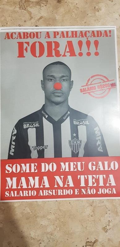 Imagens do protesto da torcida do Atltico na sede de Lourdes