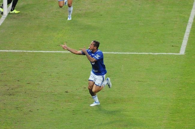 Fotos do jogo entre Cruzeiro e CRB, no Mineiro, em Belo Horizonte, pela 11 rodada da Srie B do Brasileiro
