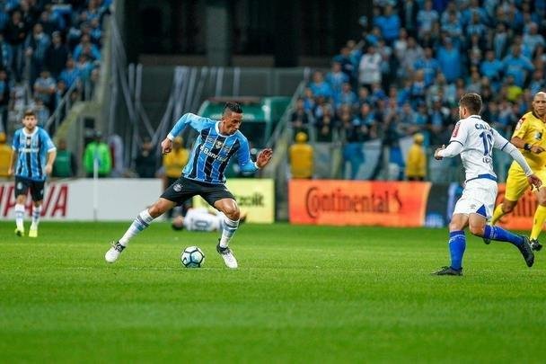 Grêmio foi superior no primeiro tempo e abriu o placar aos 45 minutos, com Barrios