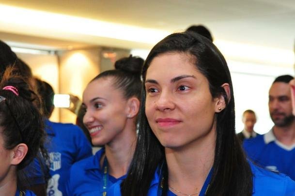 Chegada das campeãs da Superliga Feminina à sede do Minas, em Belo Horizonte. Em seguida, eles foram recepcionadas pelo presidente, por diretores e patrocinadores. Houve até brinde com champanhe