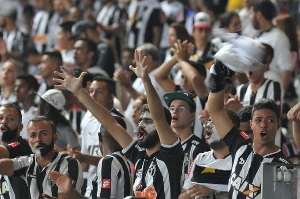 Imagens das torcidas de Atltico e Grmio, no Mineiro, pela deciso da Copa do Brasil