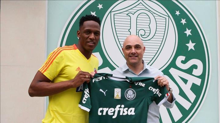 Ex-Palmeiras, Mina posa com camisa alviverde
