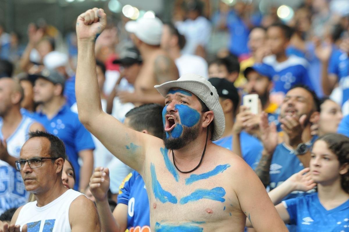 Torcidas de Cruzeiro e Flamengo fizeram a festa em duelo das equipes no Mineiro