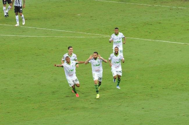 Fotos do golao de Felipe Azevedo, do Amrica, no clssico contra o Atltico, no Mineiro, pela Copa Libertadores