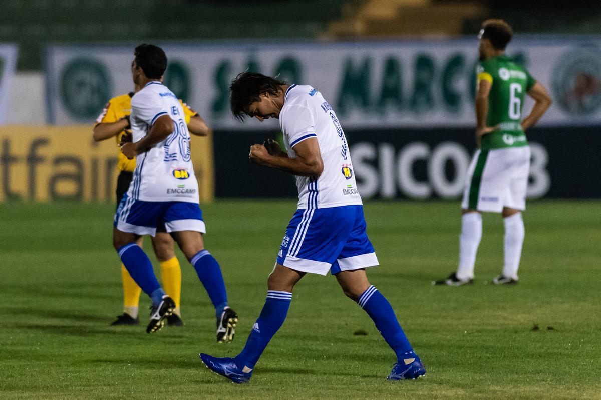 Fotos do jogo entre Guarani e Cruzeiro no Estádio Brinco de Ouro da Princesa, em Campinas, pela segunda rodada da Série B