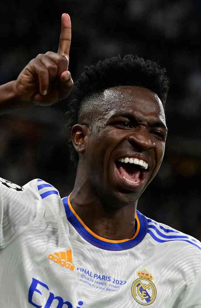 Com gol de Vinícius Júnior, Real Madrid vence Liverpool e