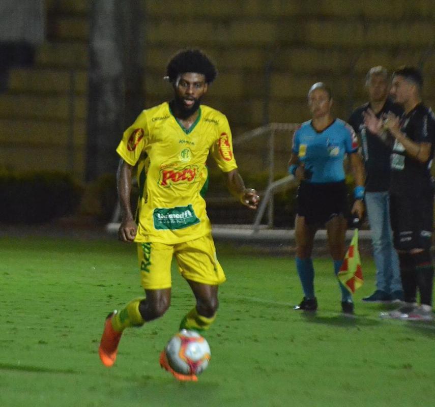 Luiz Henrique, lateral-esquerdo (Londrina)
