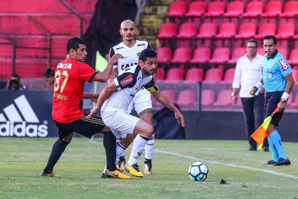 Imagens do empate entre Sport e Atltico na Ilha do Retiro