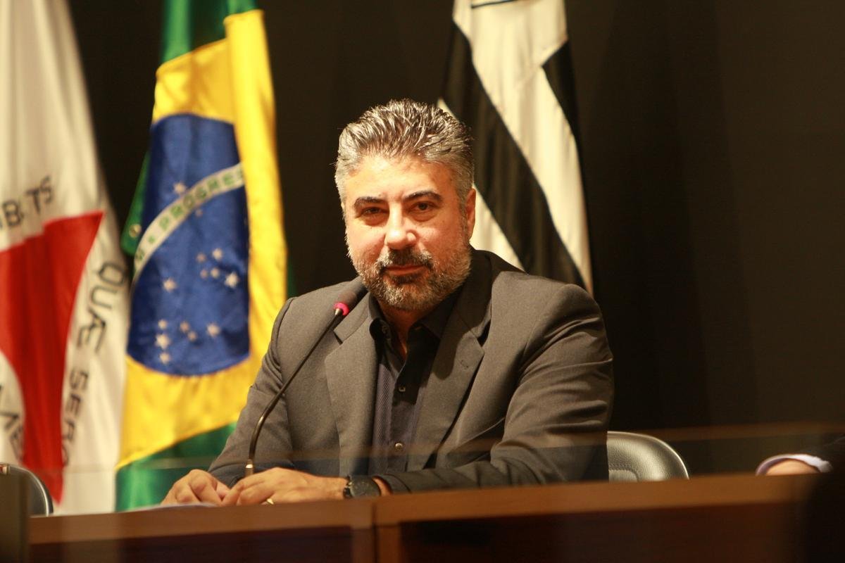 Veja imagens da entrevista coletiva de Srgio Sette Cmara