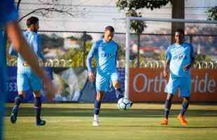 Cruzeiro encerrou preparao para jogo com Palmeiras em treino fechado na Toca da Raposa II