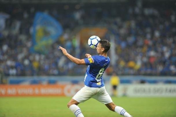 Cruzeiro pressionou nos minutos finais do primeiro tempo, mas no conseguiu empatar o jogo no Minero