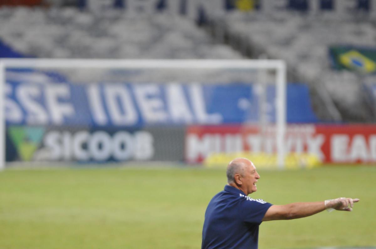 Fotos do jogo entre Cruzeiro e Confiana, no Mineiro, em Belo Horizonte, pela 24 rodada da Srie B do Campeonato Brasileiro
