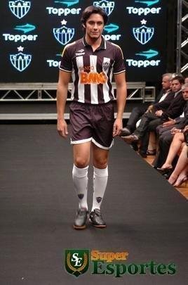 Cor preta predominava na regio superior da camisa de 2010