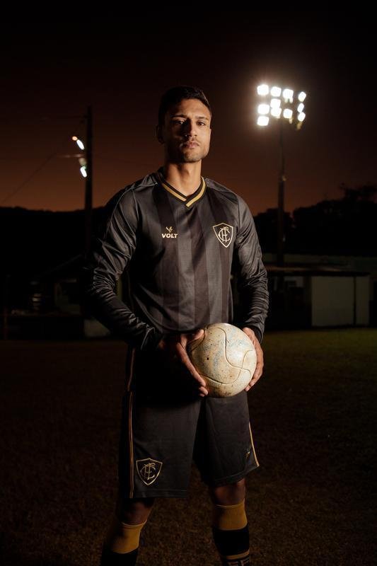 Camisas com mangas longas de Amrica, Botafogo-SP, CSA, Cricima, Figueirense, Remo, Santa Cruz e Vitria