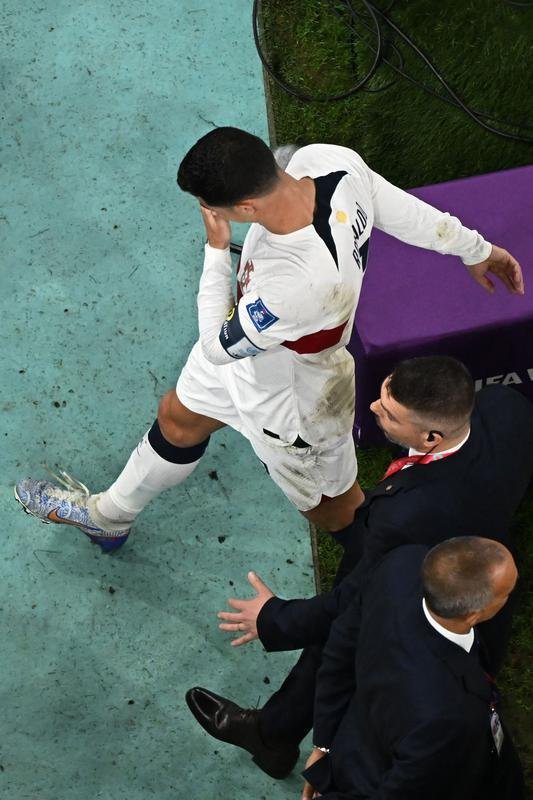 Cristiano Ronaldo chora aps eliminao de Portugal na Copa do Mundo diante de Marrocos