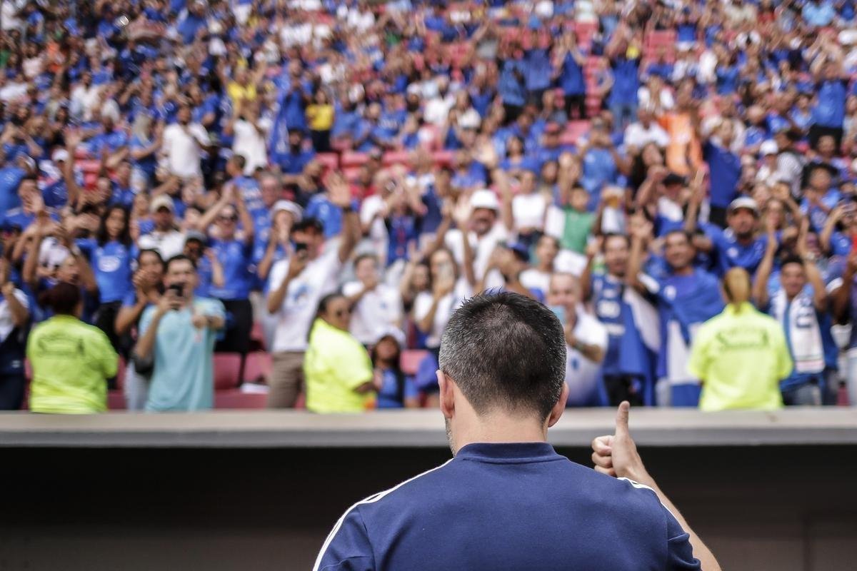 Fotos da partida entre Cruzeiro e Chapecoense, pela 24 rodada da Srie B do Campeonato Brasileiro. O jogo foi realizado neste sbado (13), no estdio Man Garrincha, em Braslia.