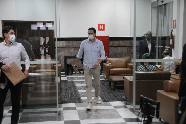 Imagens da reunio da Prefeitura de Belo Horizonte com dirigentes de Cruzeiro, Atltico e Amrica e representantes de torcidas organizadas. Tema do encontro foi o retorno do pblico aos estdios de futebol na capital mineira.