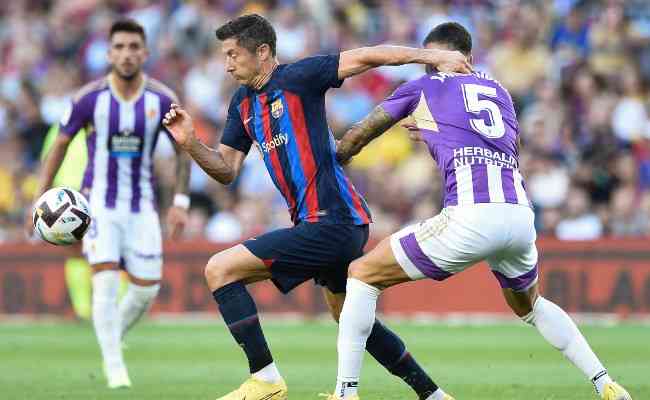 Barcelona goleia time de Ronaldo com dois gols de Lewandowski