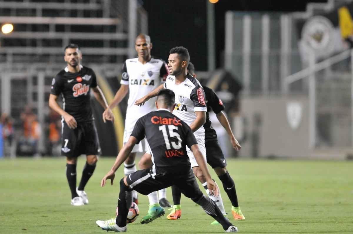 Imagens do duelo entre Atltico e Libertad-PAR, no Independncia, pela Copa Libertadores