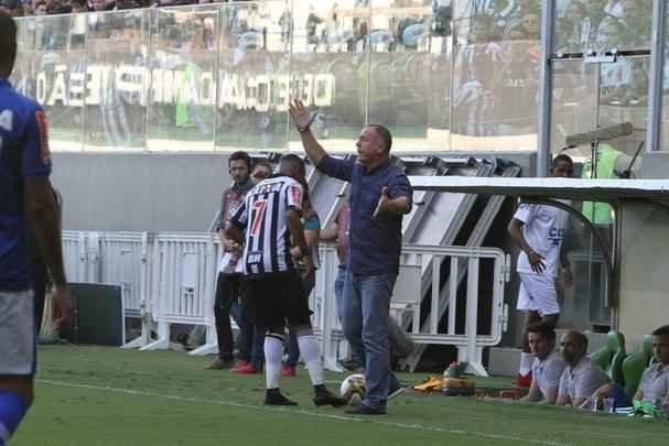 Imagens do primeiro tempo do clssico entre Atltico e Cruzeiro, no Independncia, pela final do Mineiro
