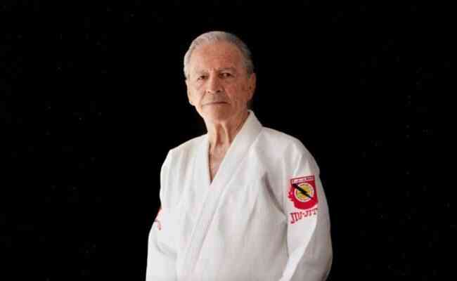 O ex-lutador era era faixa vermelha 9º grau de Jiu-Jitsu brasileiro, o que lhe dava o título de Grande Mestre