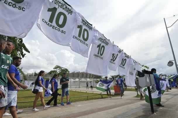 O Mineiro foi palco de homenagens s vtimas da tragdia com o avio da delegao da Chapecoense antes e durante Cruzeiro x Corinthians