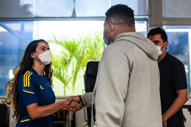 Em sua primeira visita  Toca da Raposa II, Ronaldo concedeu entrevista coletiva e teve contato com jogadores e comisso tcnica do Cruzeiro. Ele tambm se encontrou com scios da categoria Diamante.