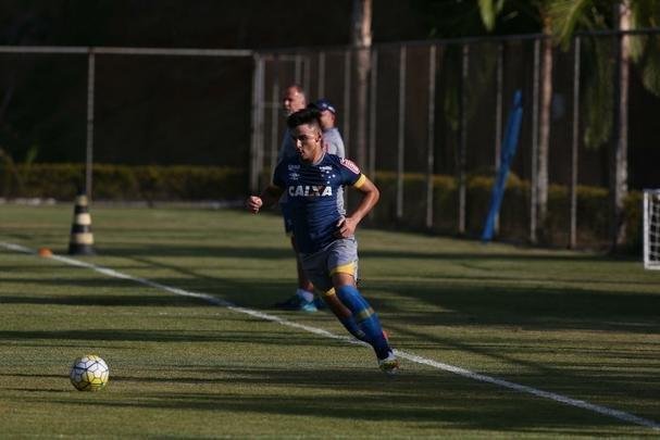 Treinador escalou Manoel na defesa, Willian no ataque, mas ganhou dvida com entorse de Henrique