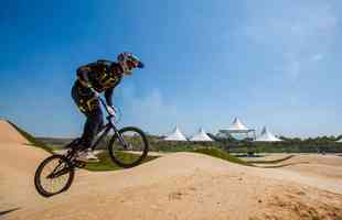 Localizado dentro do Parque Radical, em Deodoro, a pista de BMX tem percurso entre 300m e 400m