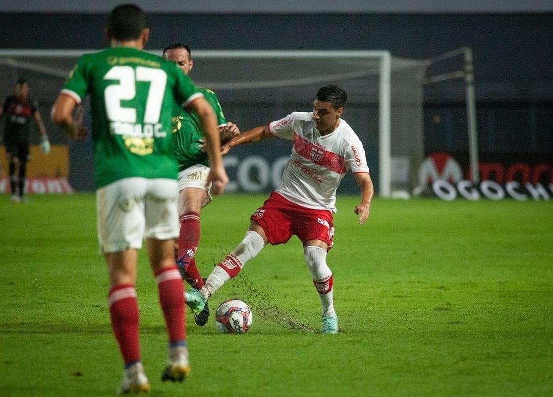 Imagens da partida entre CRB e Cruzeiro, no estdio Rei Pel, em Macei