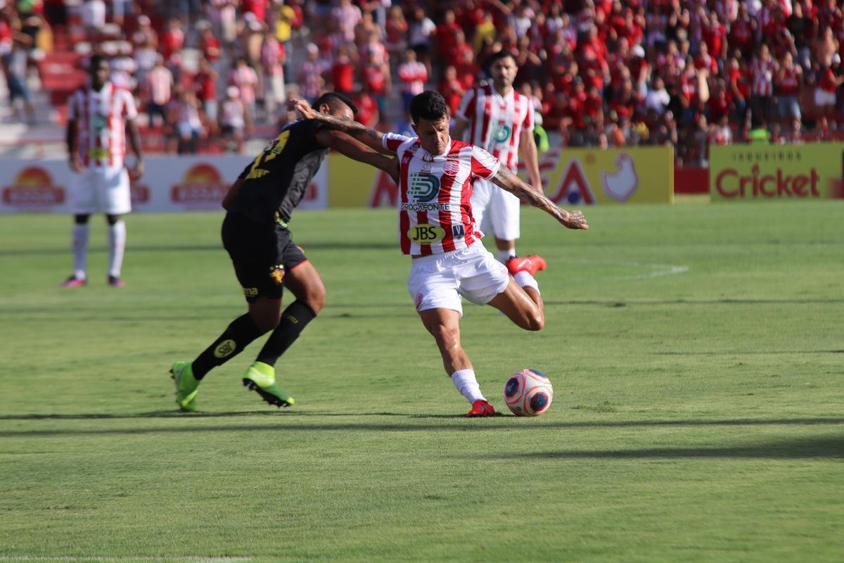 Jean Carlos - o meia de 28 anos fez sete gols e deu quatro assistências em 35 jogos pelo Náutico na Série B. Considerando toda a temporada 2020, contabilizou 13 tentos em 49 apresentações.