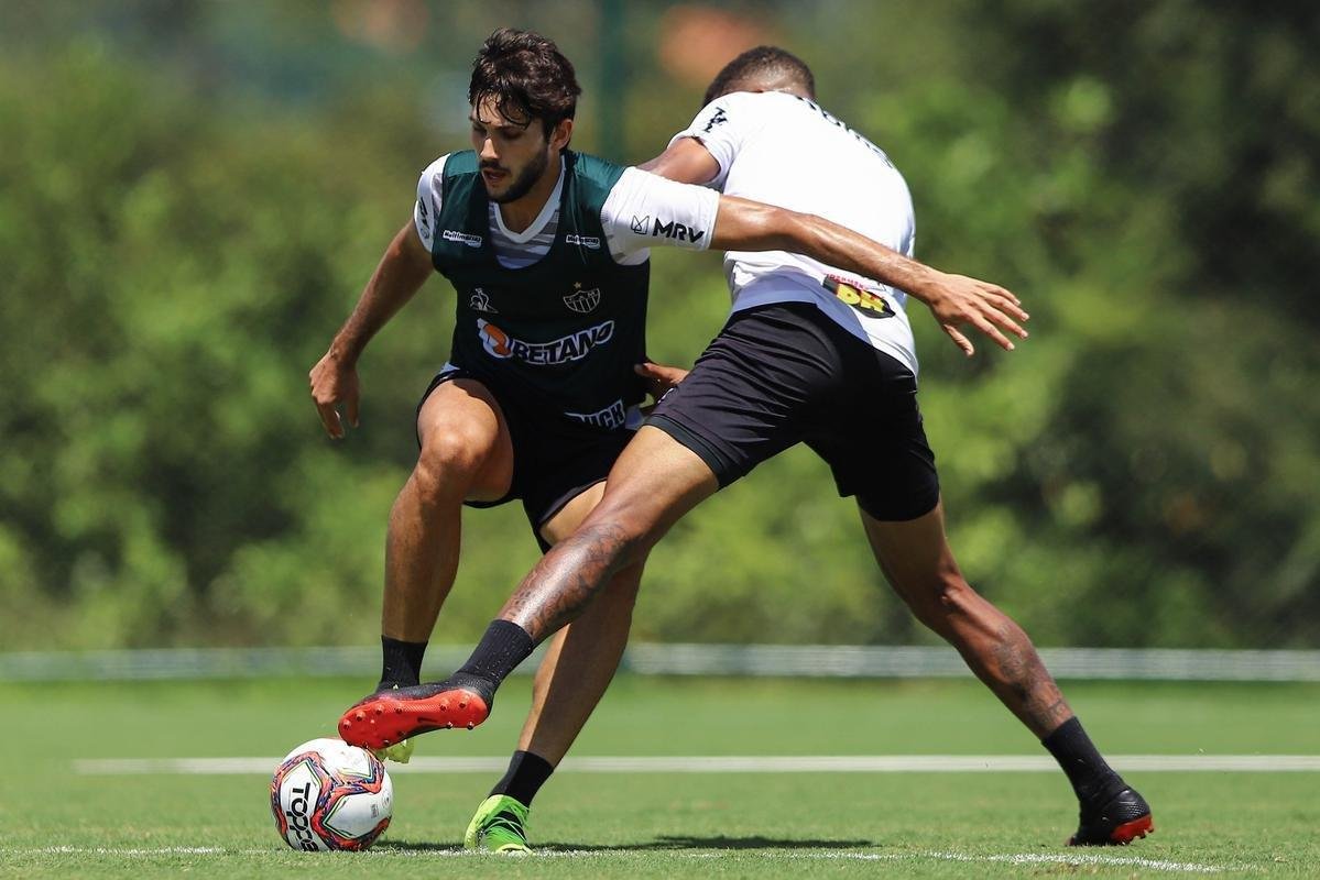 Treino do Atlético em campo. Jogadores fizeram atividade pela manhã no gramado. No período da tarde, trabalho foi na academia